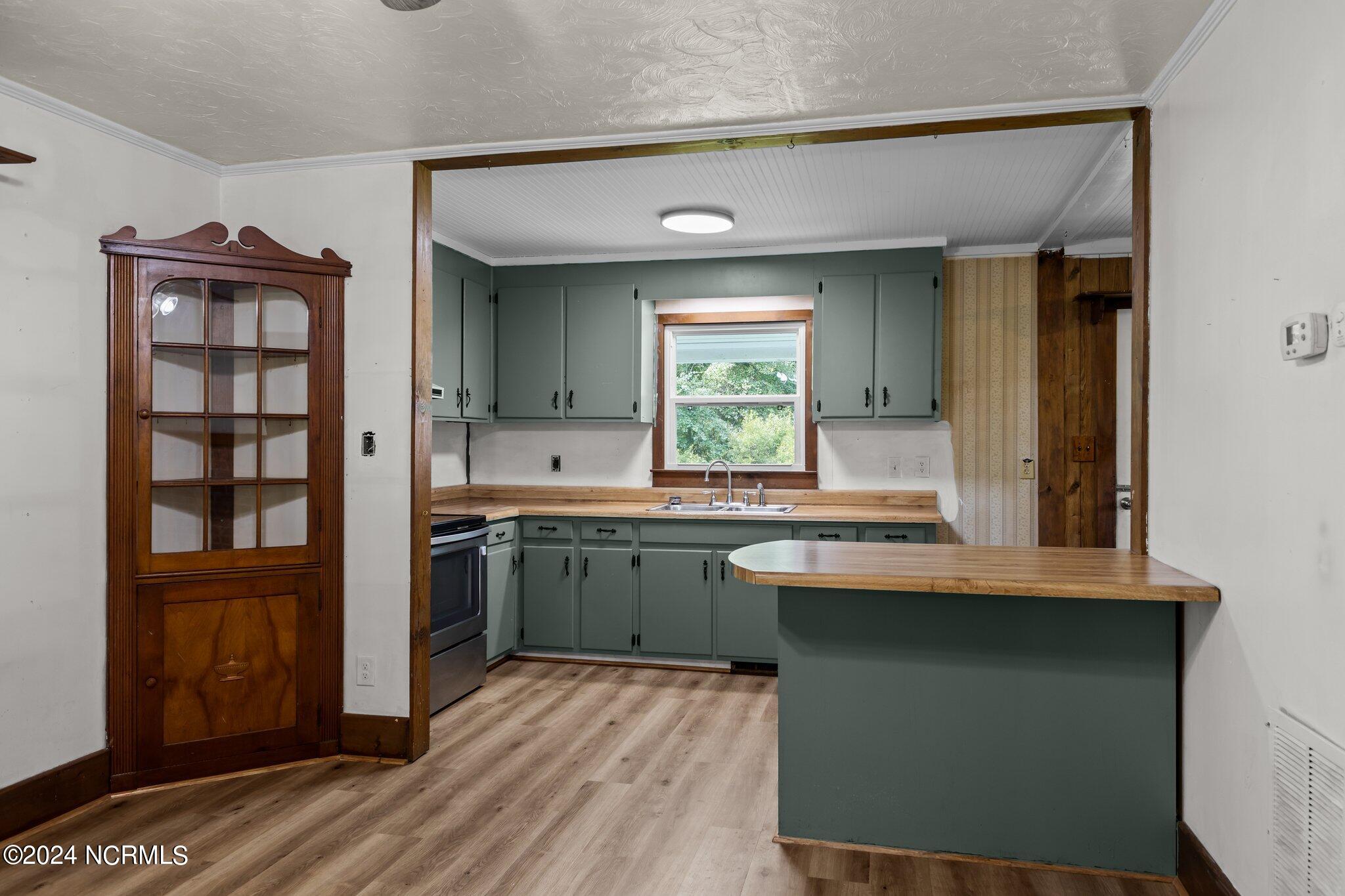 157 Airbase Road Atlantic, NC 28511 - Photo 13 of 49 Bar in-between the Dining area and Kitchen