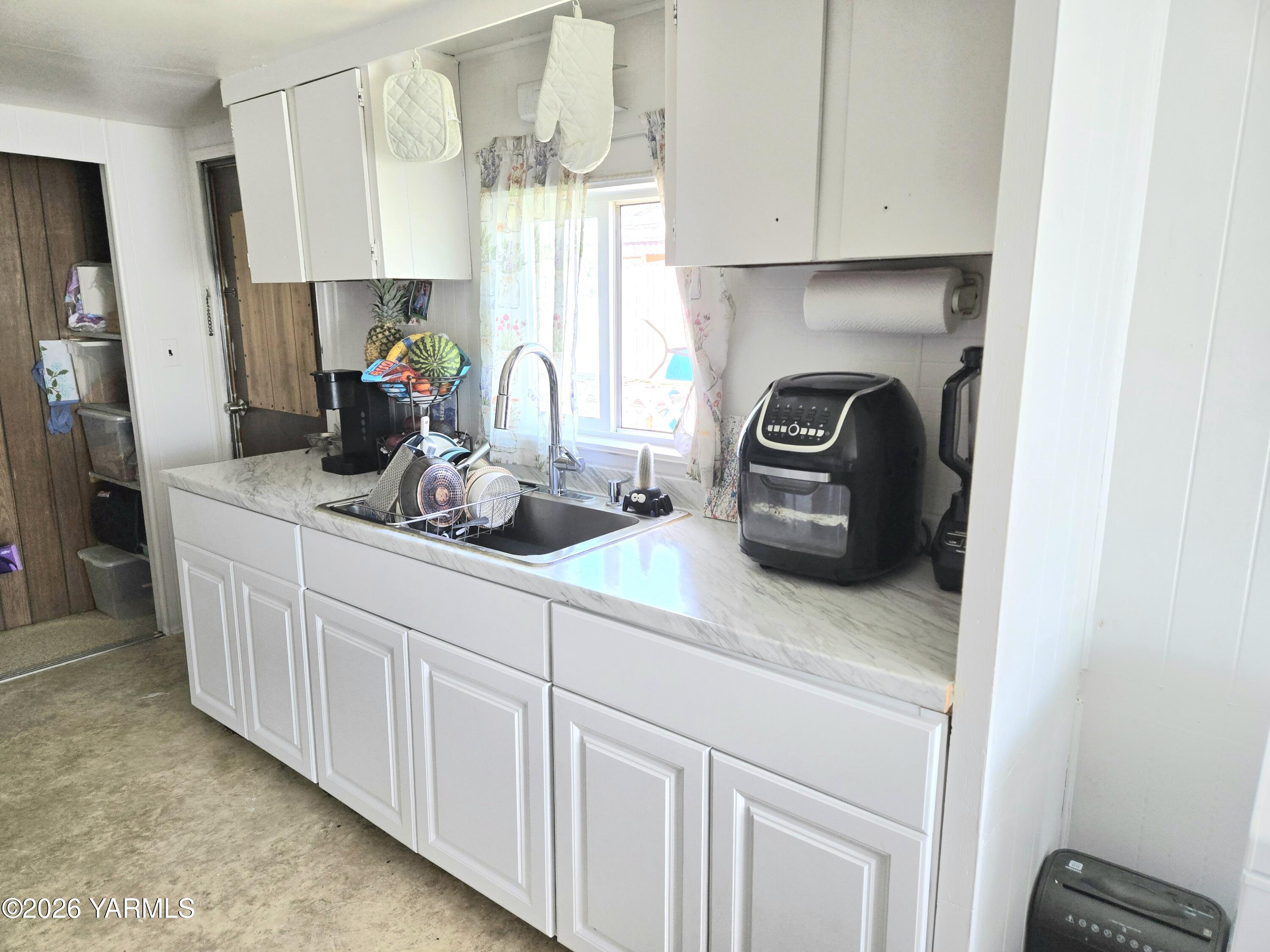 4803 Ahtanum Road, Unit 33 Yakima, WA 98903 - Photo 5 of 6 Kitchen