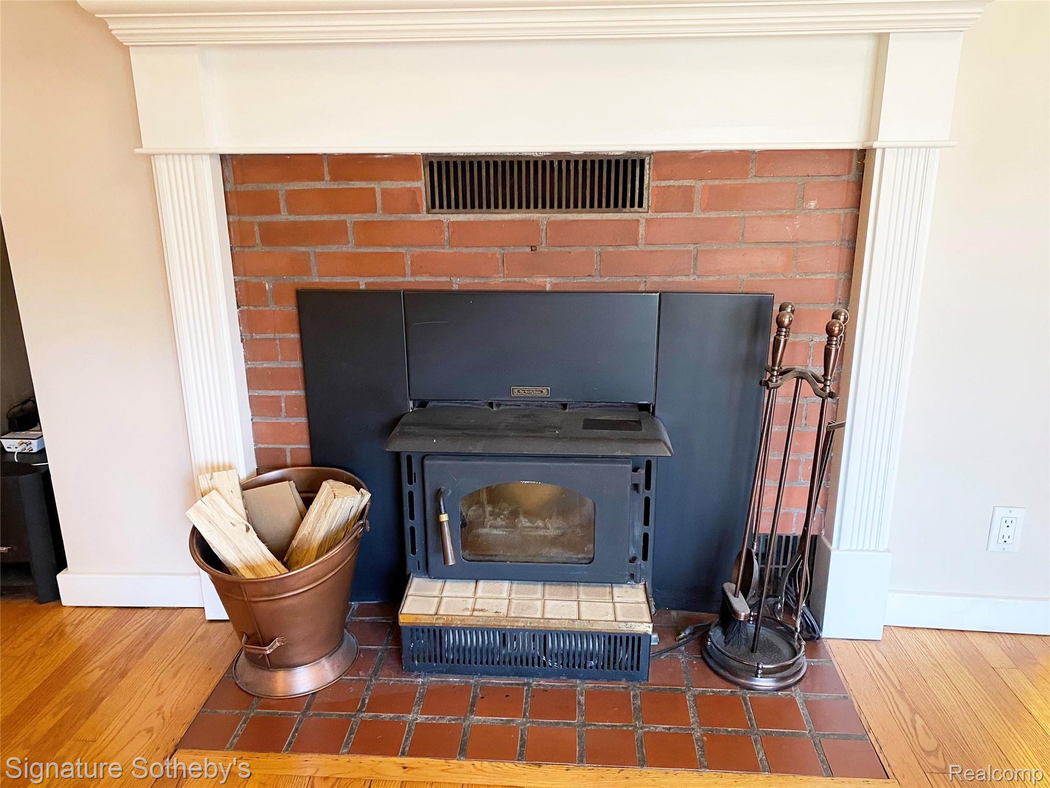 25175 Farmbrook Road Southfield, MI 48034 - Photo 9 of 32 09.jpg