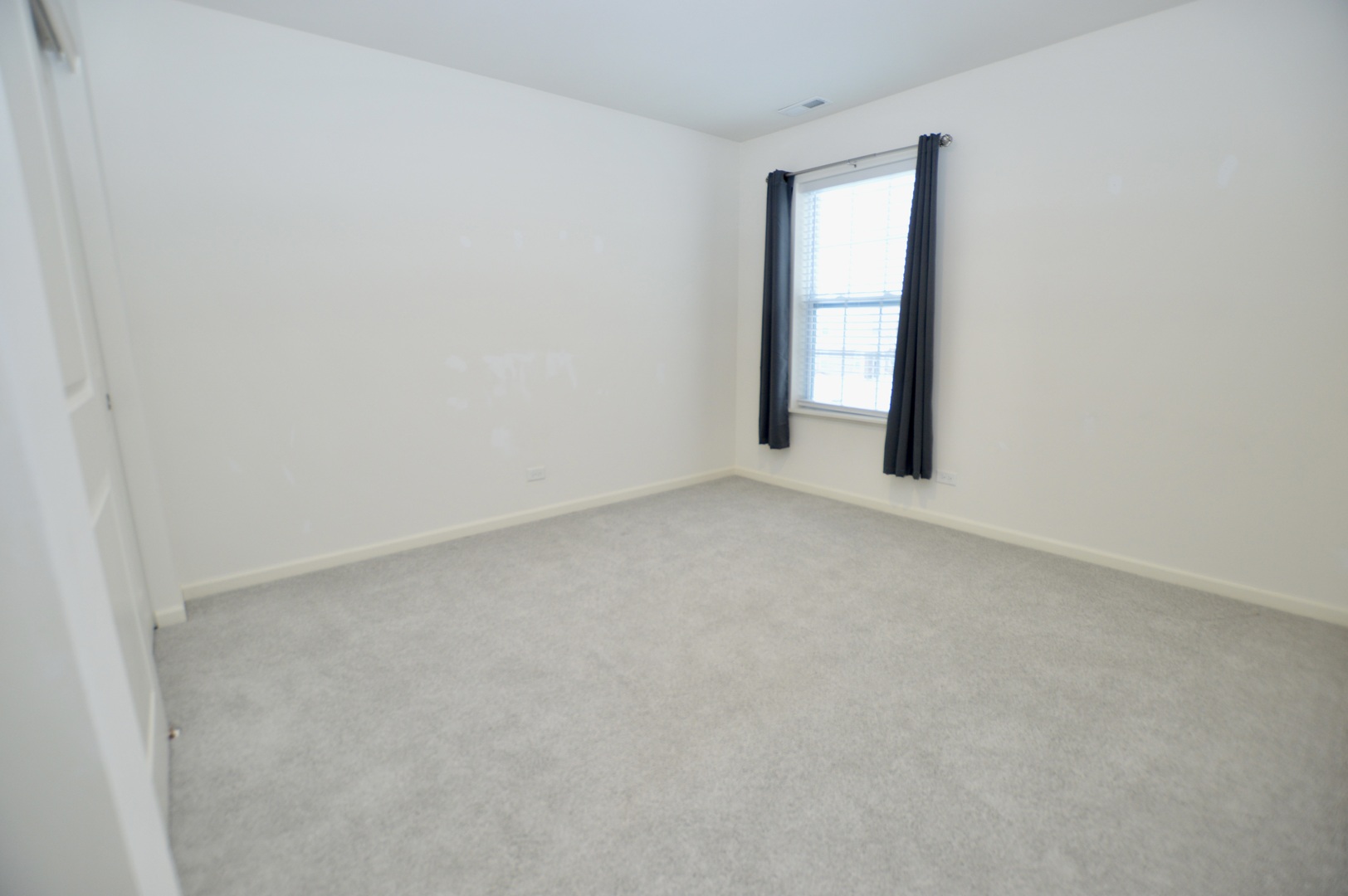 1029 Draper Road McHenry, IL 60050 - Photo 18 of 26 an empty room with windows
