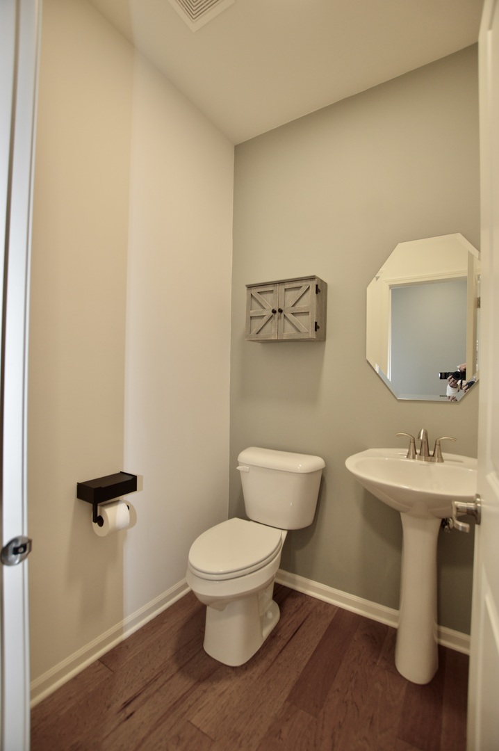1029 Draper Road McHenry, IL 60050 - Photo 20 of 26 a bathroom with a toilet a sink and mirror