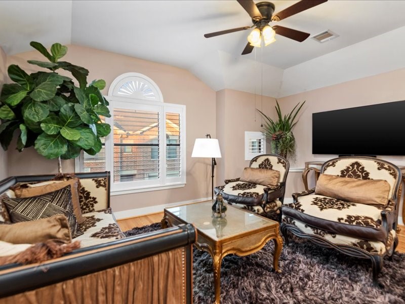 5941 South Loop E Freeway, Unit 504 Houston, TX 77033 - Photo 16 of 39 a living room with furniture and a flat screen tv