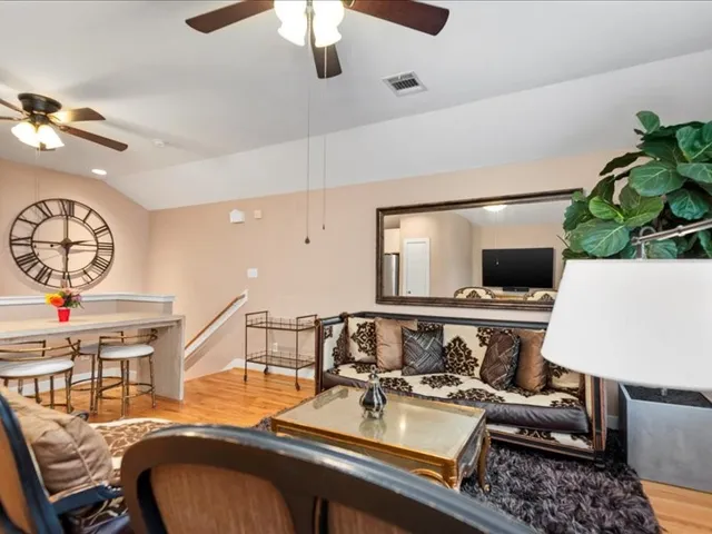 $195,000 | 5941 South Loop E Freeway, Unit 504, Houston, TX 77033