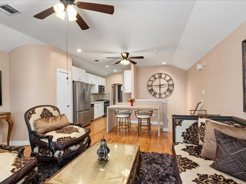 5941 South Loop E Freeway, Unit 504 Houston, TX 77033 - Photo 19 of 39 a living room with furniture and a chandelier