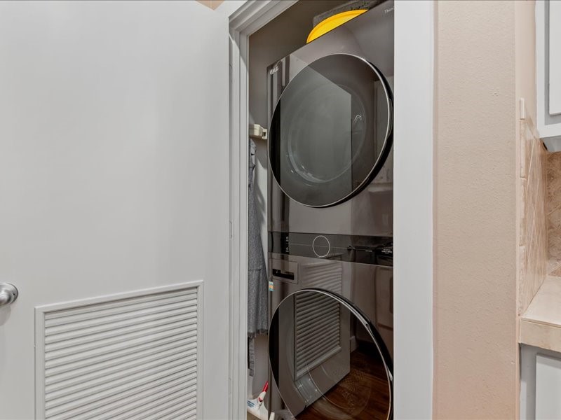 5941 South Loop E Freeway, Unit 504 Houston, TX 77033 - Photo 29 of 39 a view of a hallway with washer and dryer