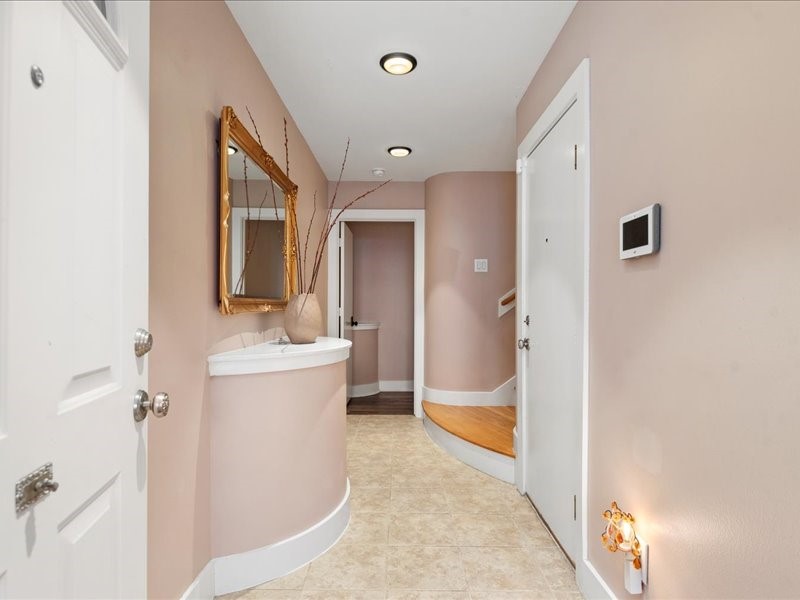 5941 South Loop E Freeway, Unit 504 Houston, TX 77033 - Photo 6 of 39 a bathroom with a sink and mirror with bathtub