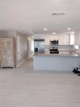 $3,700 | 830 East 18th Avenue, New Smyrna Beach, FL 32169