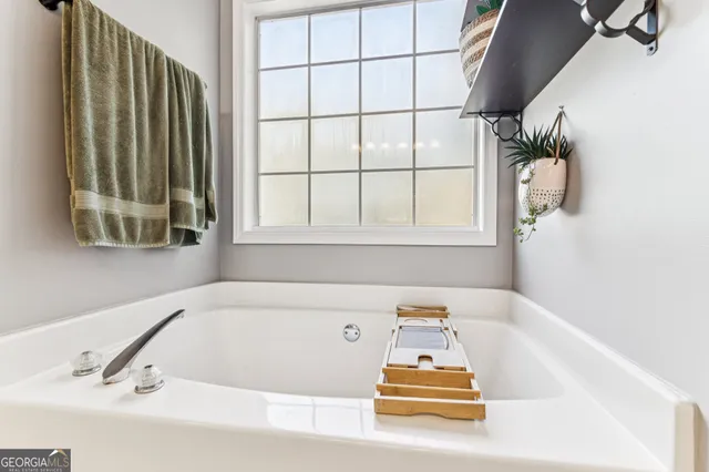 a en suite bathroom with a double vanity sink and a mirror