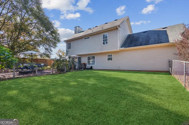 a view of a house with a big yard