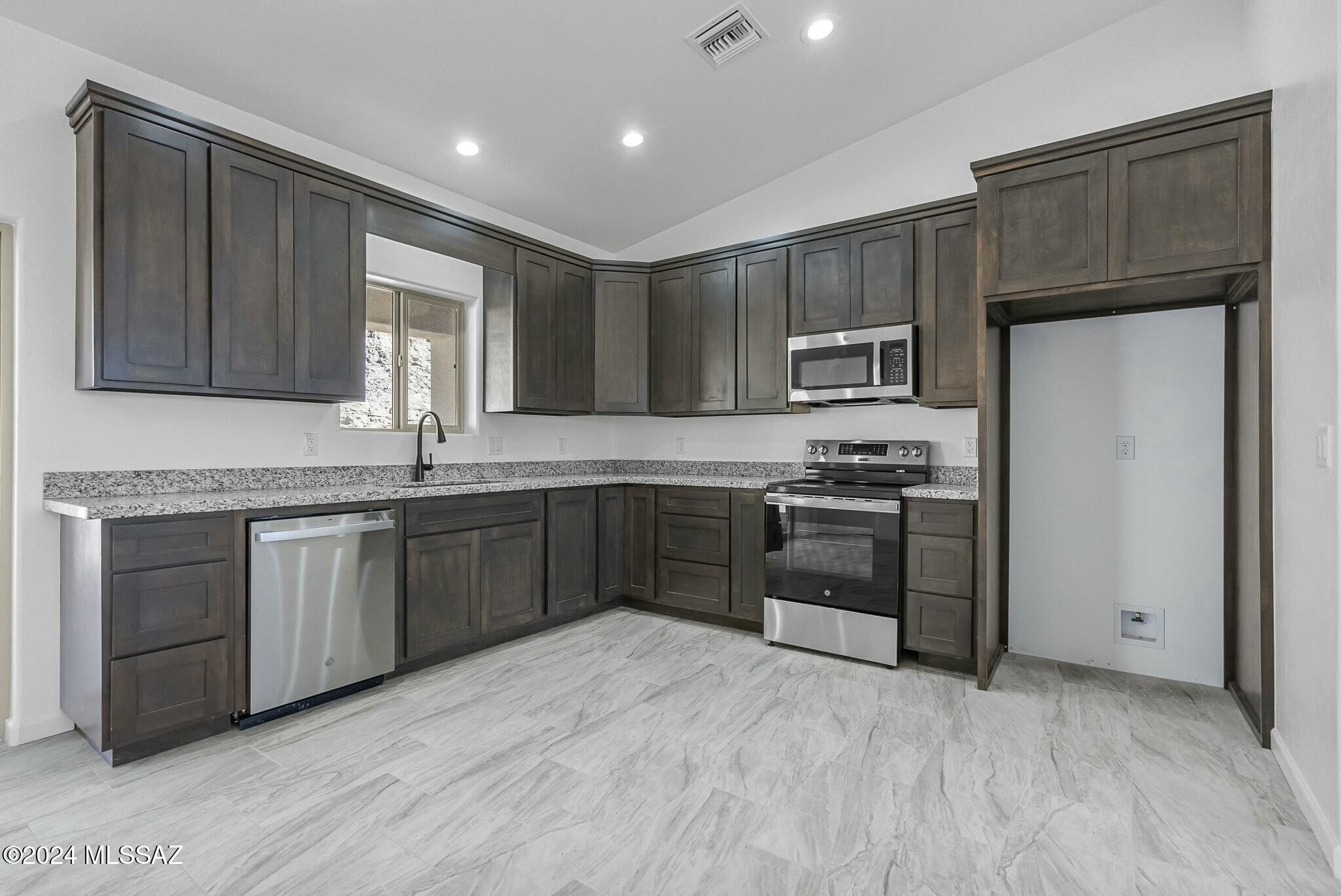 290 Paseo Mascota Rio Rico, AZ 85648 - Photo 7 of 27