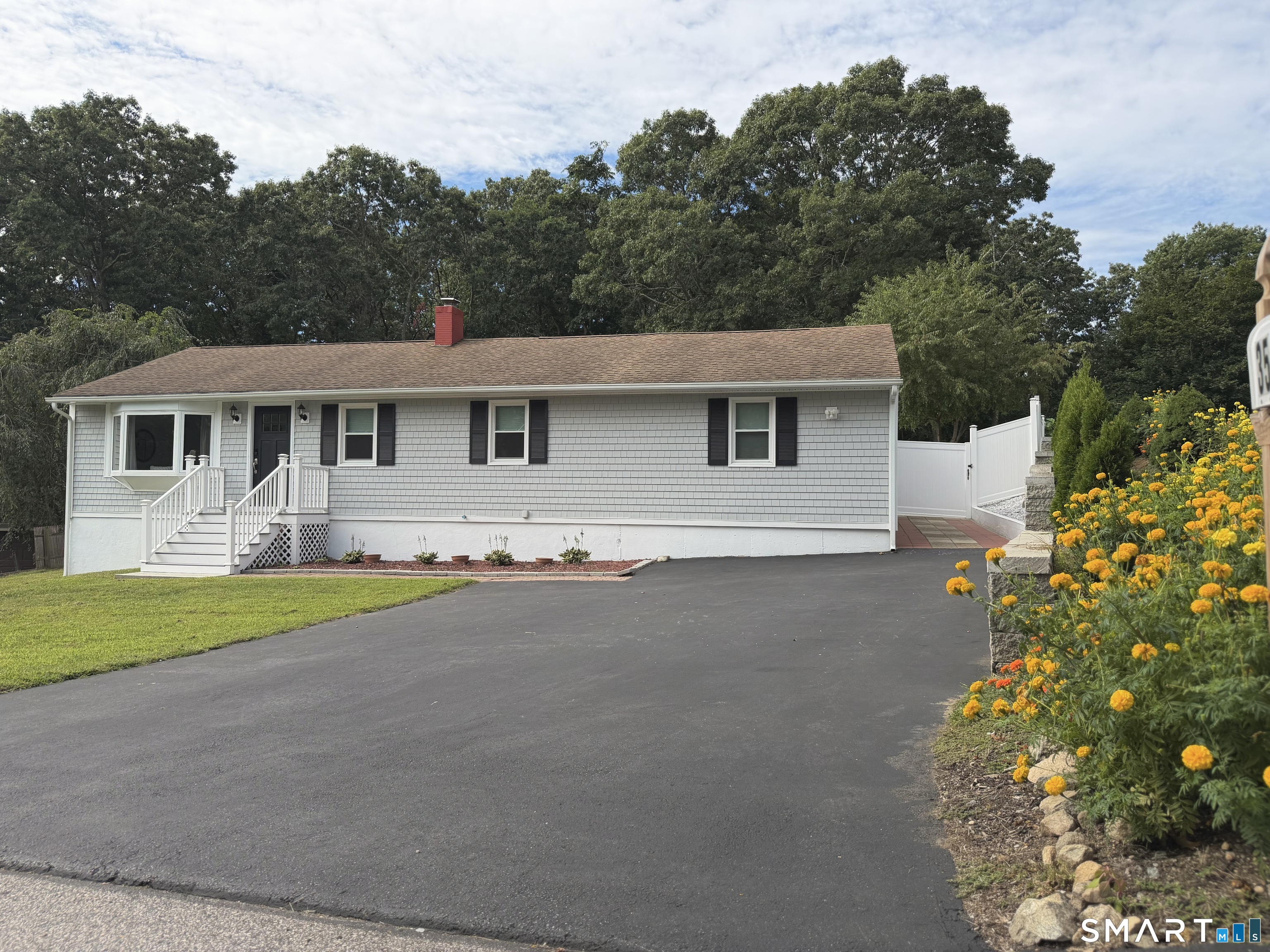 29 Blueberry Hill Road Groton, CT 06340 - Photo 1 of 28 Gallery Image 1