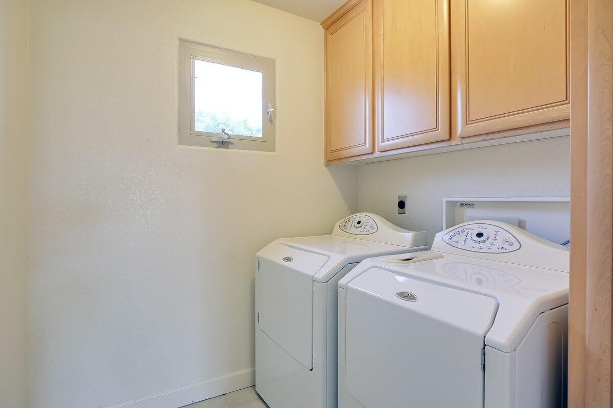 4735 Greenway Road Santa Barbara, CA 93110 - Photo 13 of 15 4735 Greenway Laundry