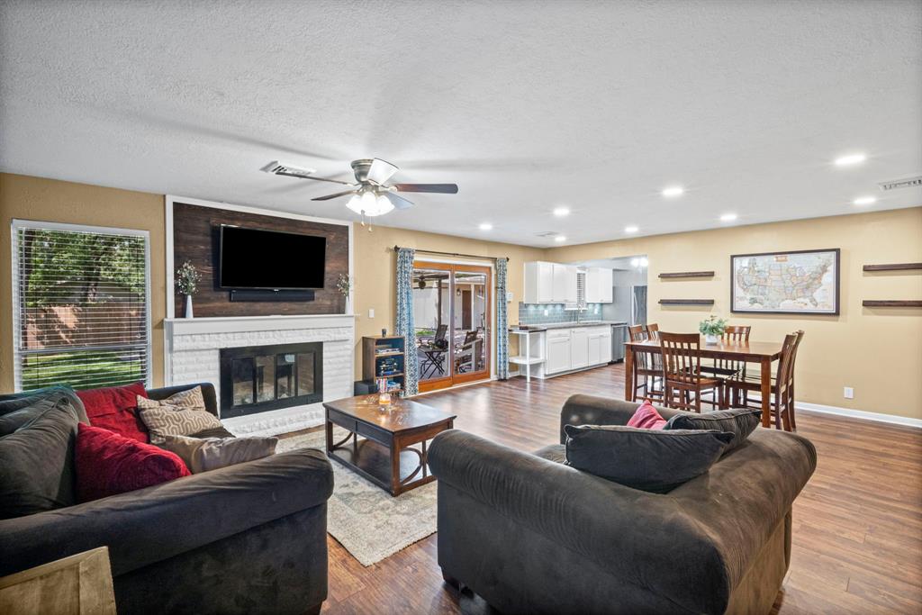 28 Coffee Tavern Road Bedford, TX 76022 - Photo 3 of 26