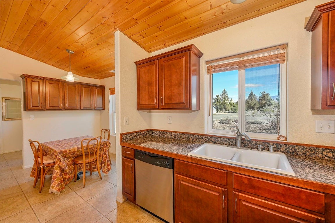 15535 Sherwood Road Weed, CA 96094 - Photo 8 of 38 Gallery Image 8