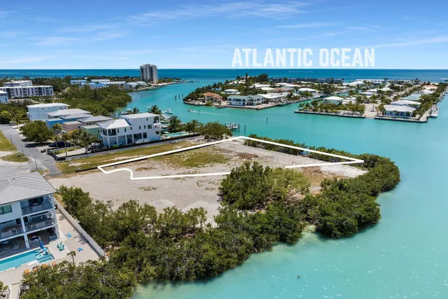 a view of a tennis court