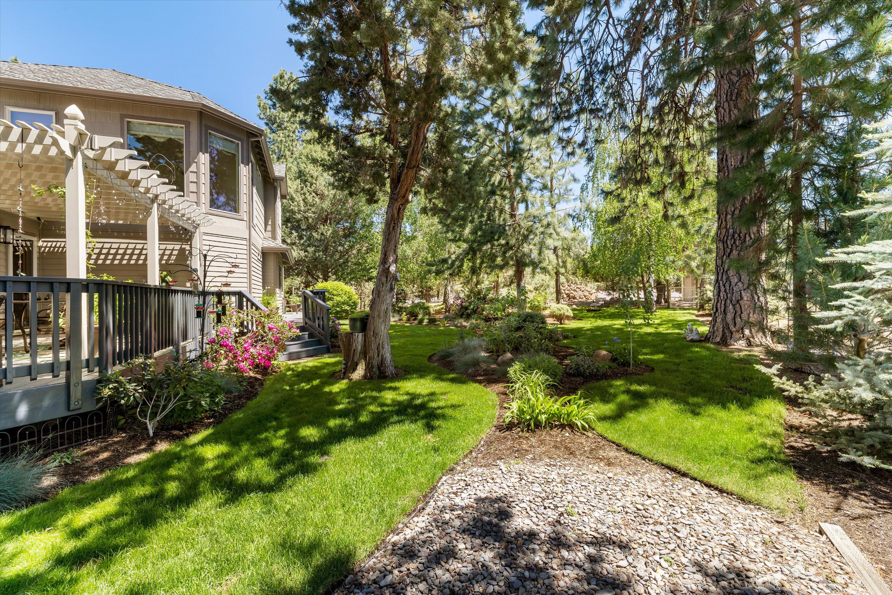 60604 Woodside Road Bend, OR 97702 - Photo 59 of 99 back yard