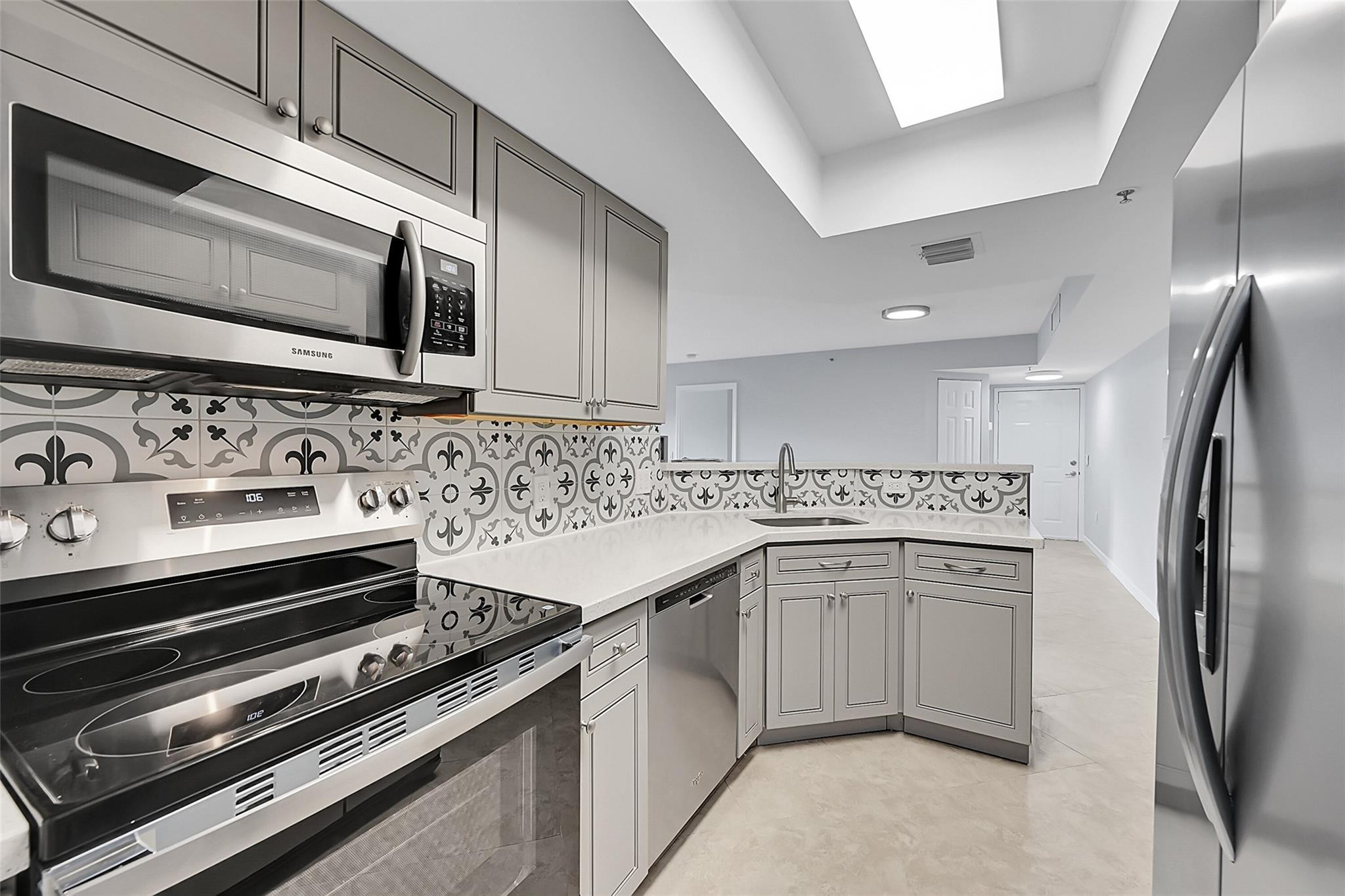 5005 Wiles Road, Unit 203 Pompano Beach, FL 33073 - Photo 2 of 38 Photo 2