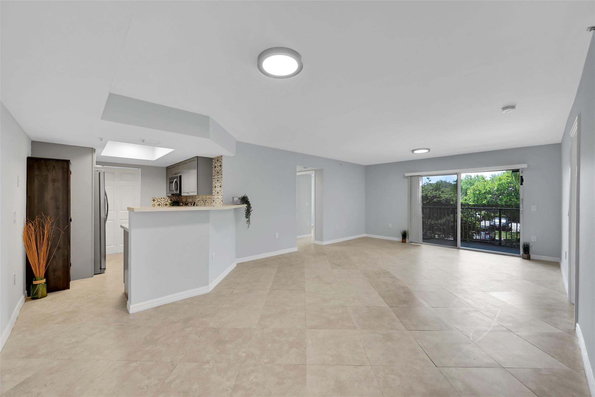 5005 Wiles Road, Unit 203 Pompano Beach, FL 33073 - Photo 6 of 38 Photo 6