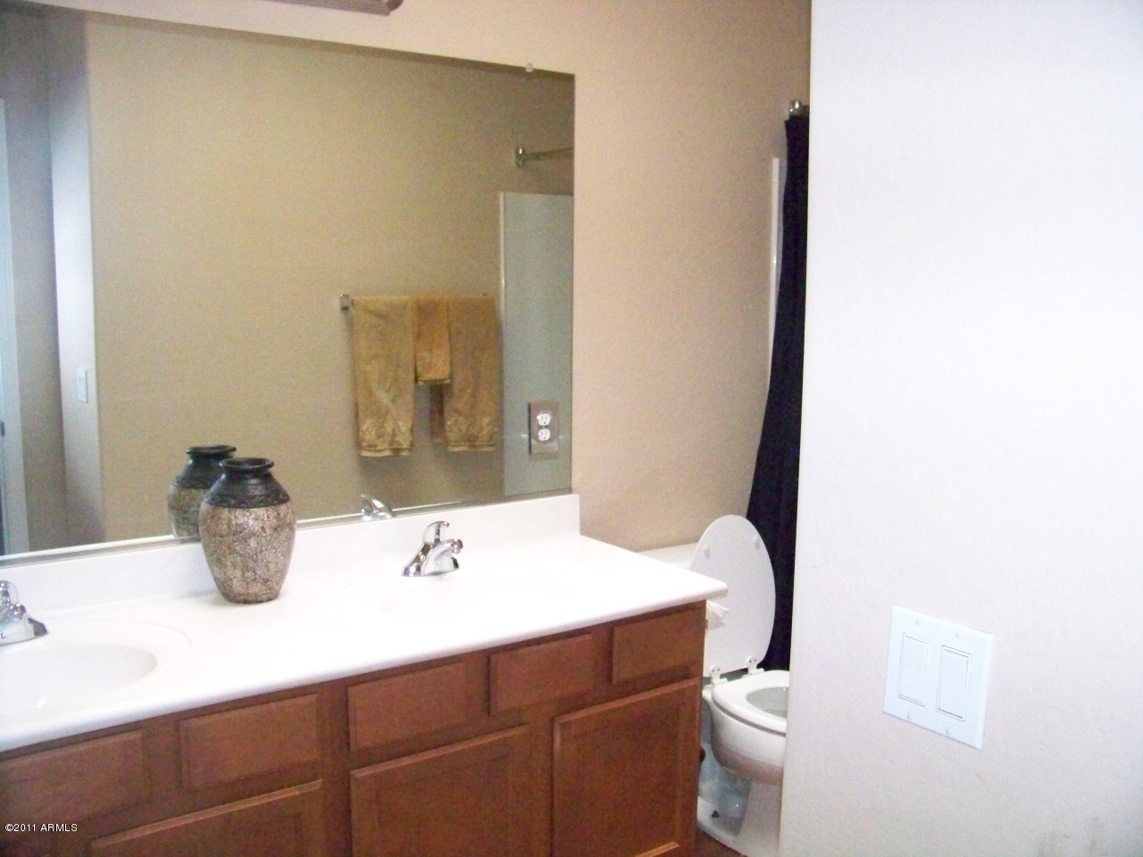 2128 West Harwell Rd. Phoenix, AZ 85041 - Photo 33 of 39 BATHROOM