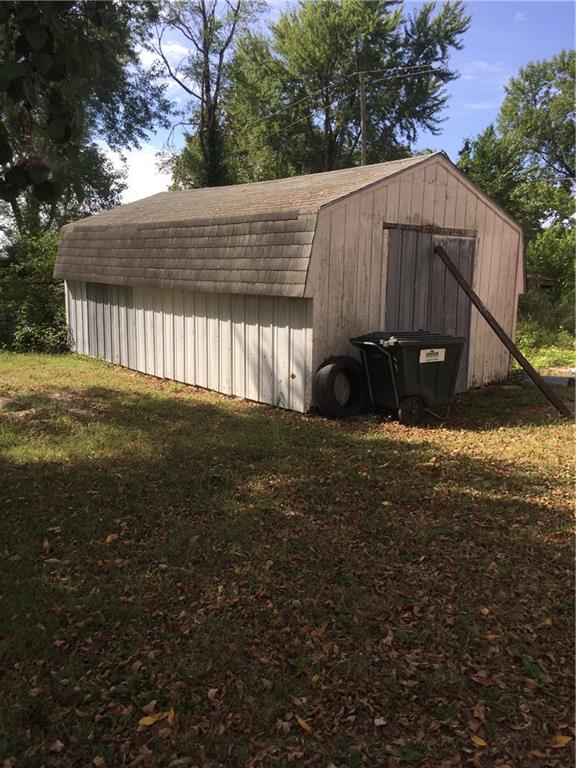 210 Preston Street Kincaid, KS 66039 - Photo 16 of 29