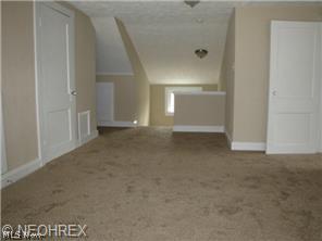 12876 Cedar Road Cleveland, OH 44118 - Photo 18 of 23 third floor suite with full bath