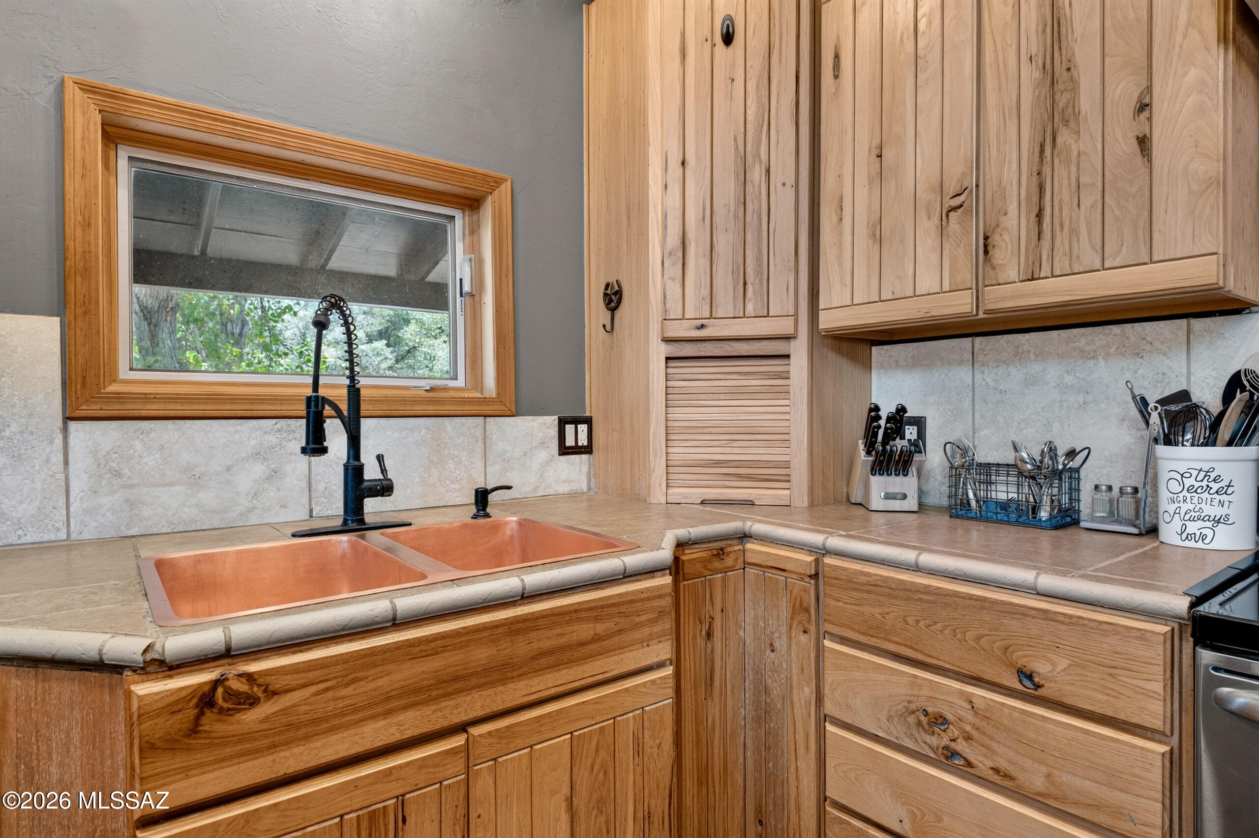 531 South Cody Loop Road Oracle, AZ 85623 - Photo 12 of 38 a kitchen with a sink cabinets and window