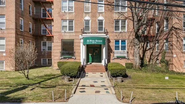 $160,000 | 142-35 84th Drive, Unit 5E | Briarwood