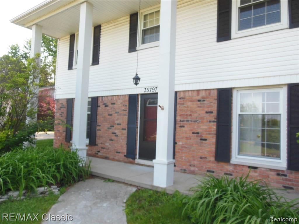 35797 Smithfield Road Farmington, MI 48335 - Photo 2 of 21