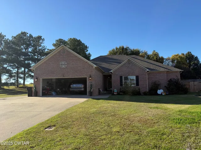$338,500 | 2221 Oakview Avenue, Dyersburg, TN 38024