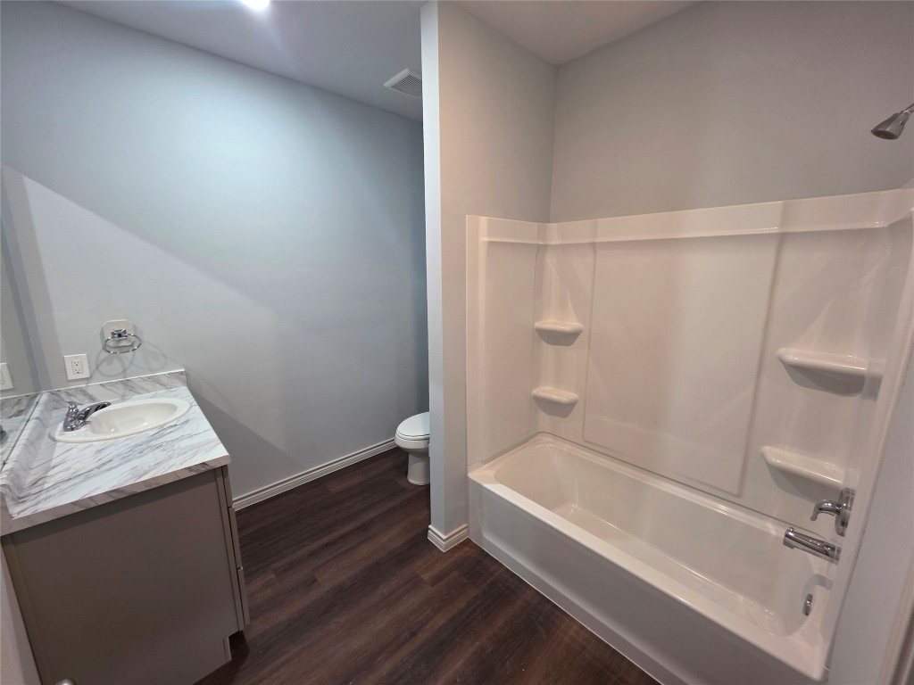 213 Dipping Stream Street Houston, TX 77076 - Photo 8 of 10 Bathroom 2