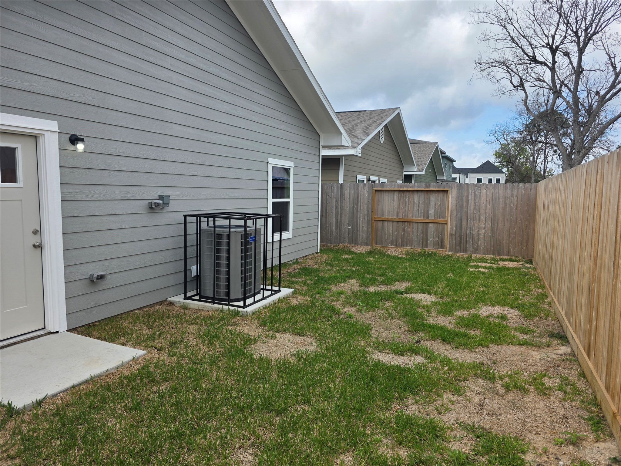 213 Dipping Stream Street Houston, TX 77076 - Photo 9 of 10 a view of an house with backyard and wooden fence