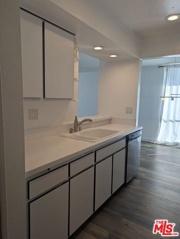 $2,850 | 906 North Doheny Drive, Unit 501, West Hollywood, CA 90069