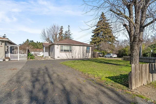 $999,000 | 750 Pueblo Avenue, Napa, CA 94558