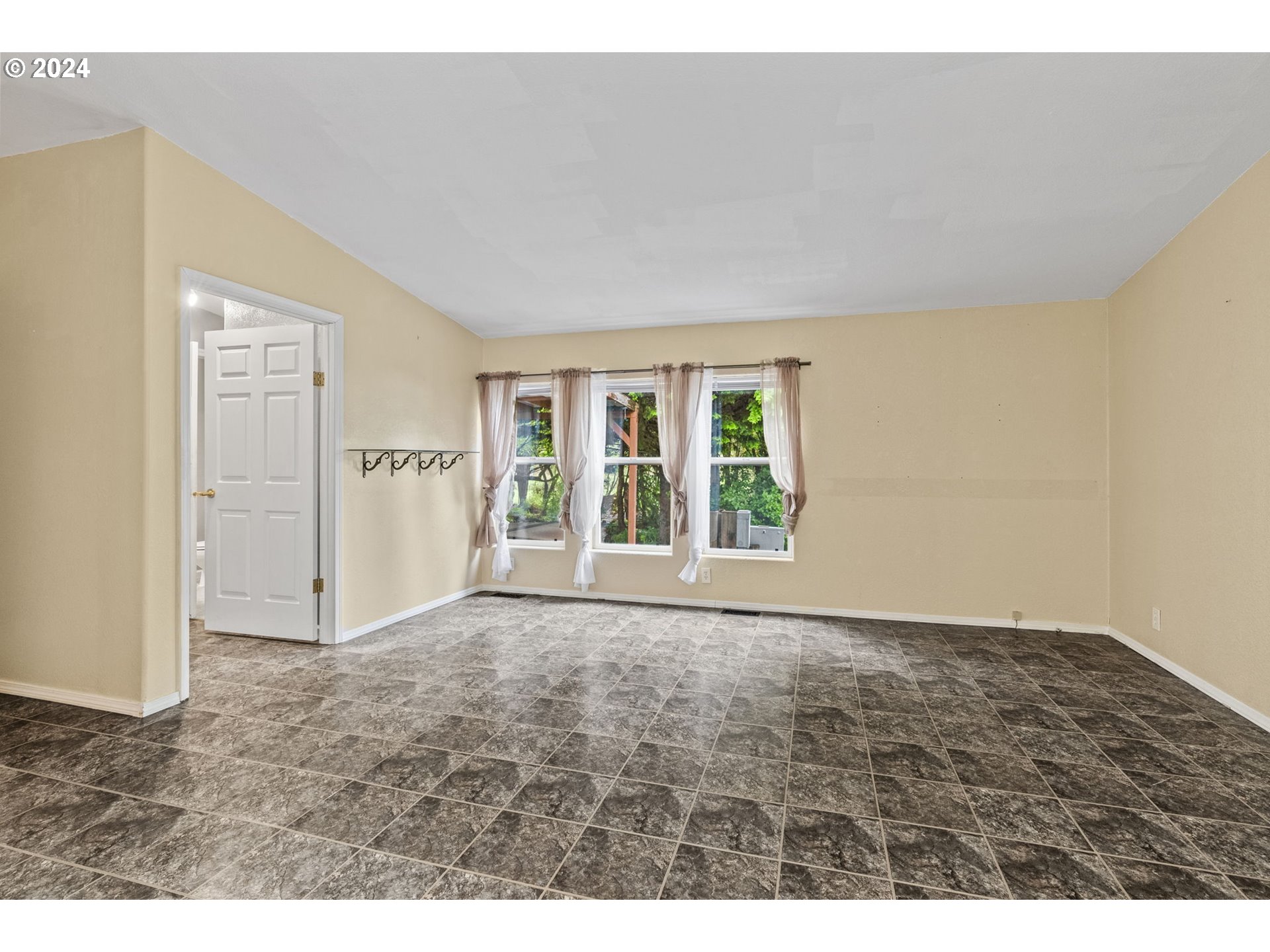 400 Lapham Road Toutle, WA 98649 - Photo 24 of 37 a view of an empty room with a window