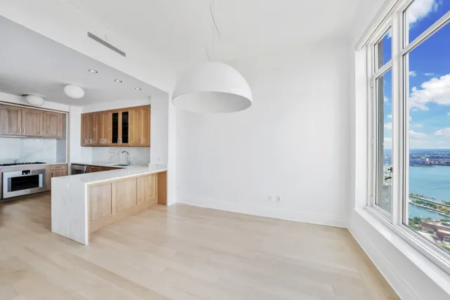 $28,950 | 30 Park Place, Unit 67B | TriBeCa