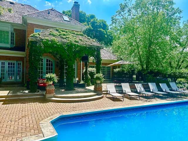 $1,375,000 | 2266 Pebble Creek Drive, Lisle, IL 60532