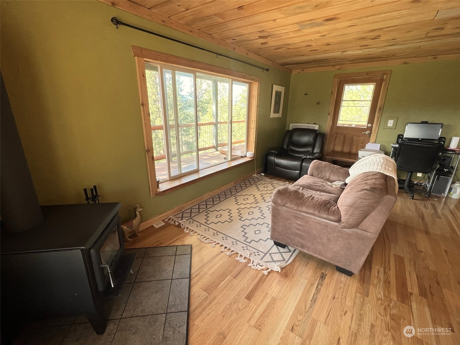 151B Cape Labelle Road Tonasket, WA 98855 - Photo 8 of 33 a living room with furniture and a window