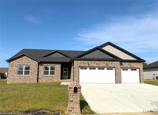 $453,900 | 363 Sleeping Indian Drive, Freeburg, IL 62243