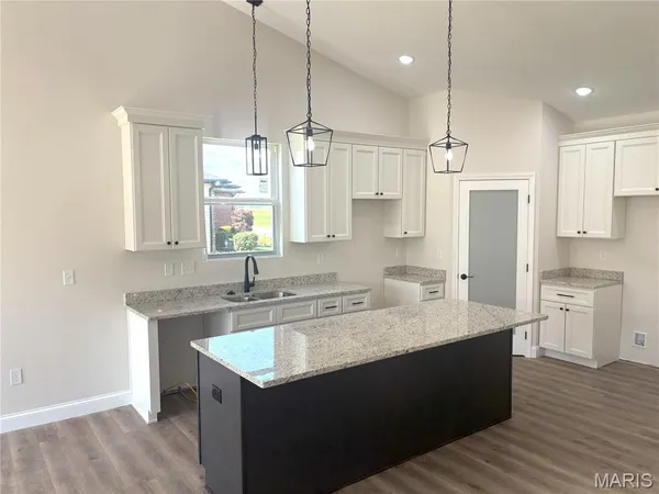 $449,900 | 363 Sleeping Indian Drive, Freeburg, IL 62243