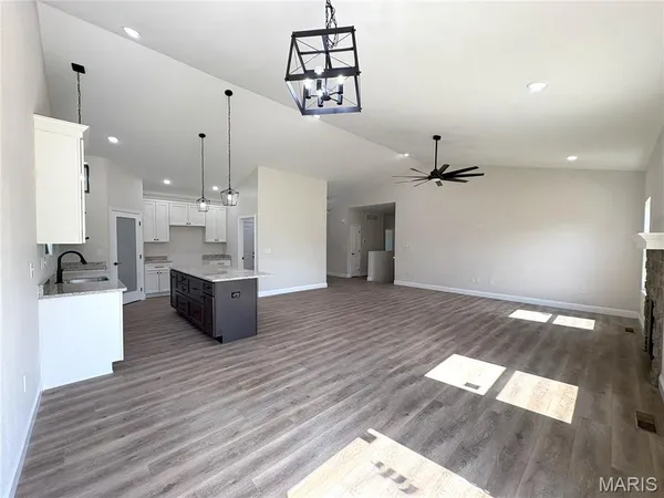 $449,900 | 363 Sleeping Indian Drive, Freeburg, IL 62243