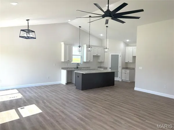 $449,900 | 363 Sleeping Indian Drive, Freeburg, IL 62243