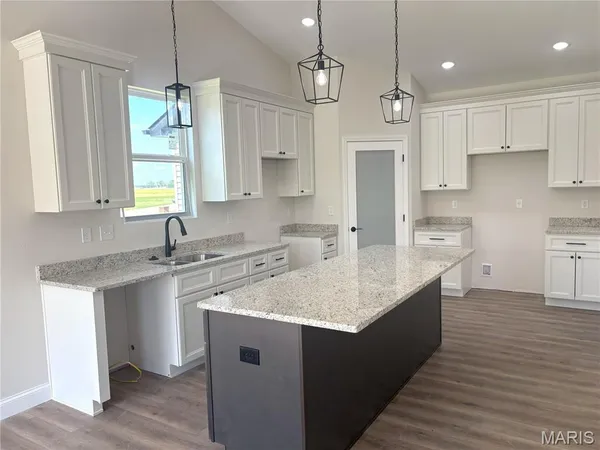 $449,900 | 363 Sleeping Indian Drive, Freeburg, IL 62243