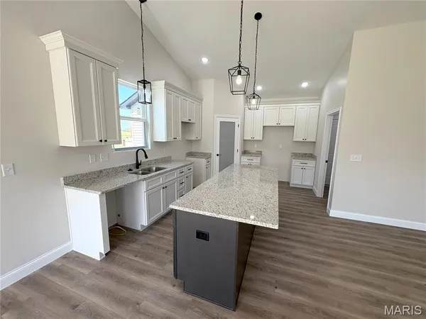 $449,900 | 363 Sleeping Indian Drive, Freeburg, IL 62243