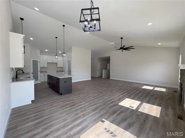 $449,900 | 363 Sleeping Indian Drive, Freeburg, IL 62243