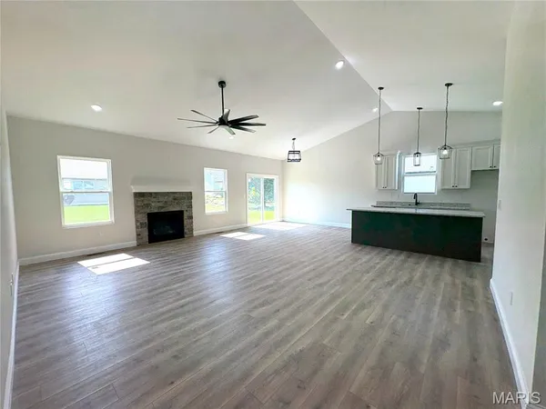 $449,900 | 363 Sleeping Indian Drive, Freeburg, IL 62243
