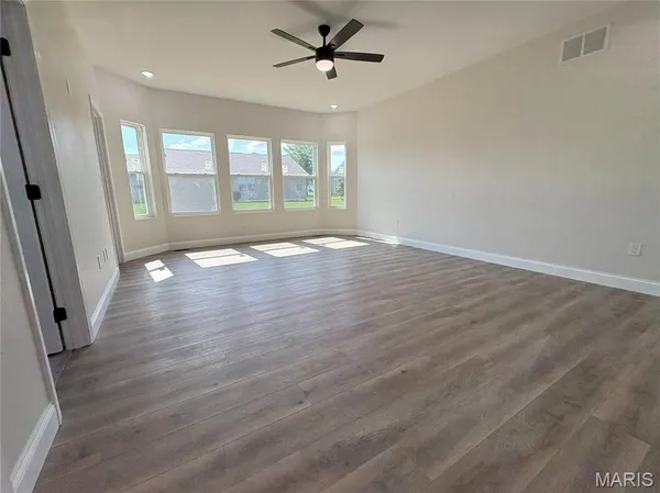 $449,900 | 363 Sleeping Indian Drive, Freeburg, IL 62243