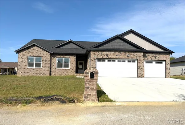 $449,900 | 363 Sleeping Indian Drive, Freeburg, IL 62243