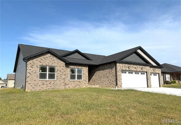$449,900 | 363 Sleeping Indian Drive, Freeburg, IL 62243