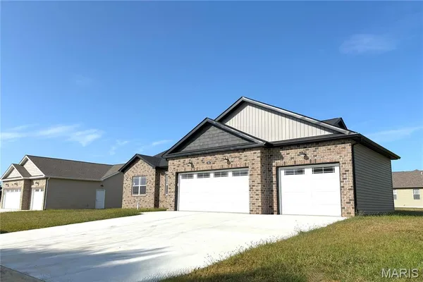 $449,900 | 363 Sleeping Indian Drive, Freeburg, IL 62243
