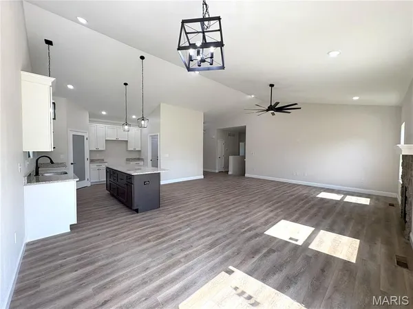 $449,900 | 363 Sleeping Indian Drive, Freeburg, IL 62243